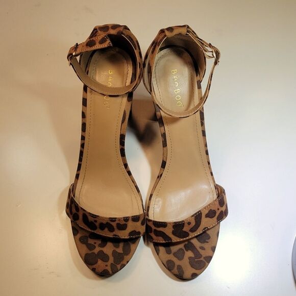 RAMPAGE BAMBOO ANIMAL PRINT DESIGN BLOCK OPEN TOE SINGLE BAND ACROSS SANDAL - Picture 3 of 16